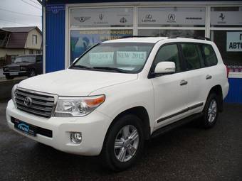 2012 Toyota Land Cruiser Photos