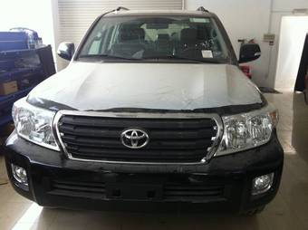 2012 Toyota Land Cruiser Photos