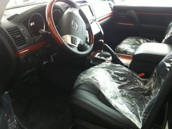 2012 Toyota Land Cruiser Photos