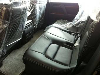 2012 Toyota Land Cruiser Images