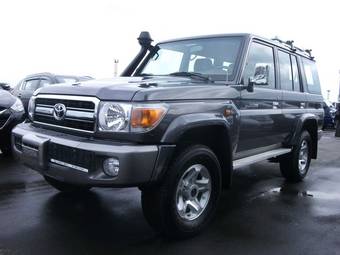 2012 Toyota Land Cruiser Photos