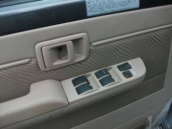 2012 Toyota Land Cruiser Pictures