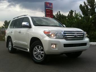 2012 Toyota Land Cruiser Photos