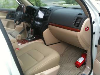 2012 Toyota Land Cruiser Pictures