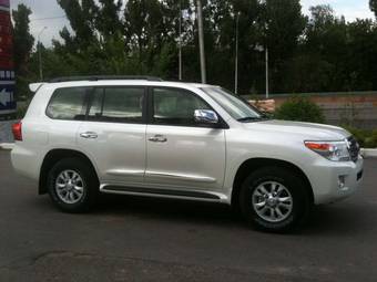 2012 Toyota Land Cruiser Pictures