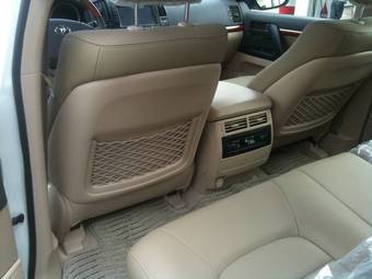 2012 Toyota Land Cruiser Pictures