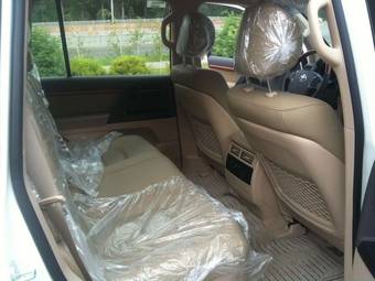 2012 Toyota Land Cruiser Pics