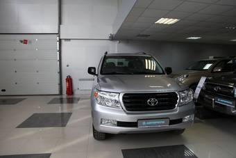 2012 Toyota Land Cruiser Photos