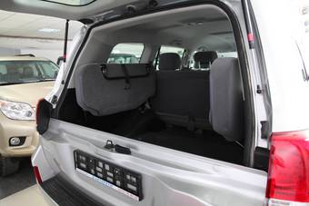 2012 Toyota Land Cruiser Photos