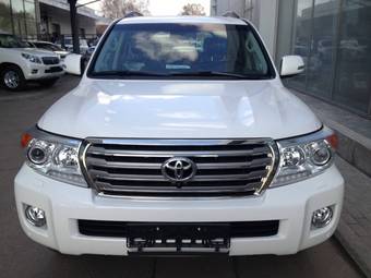 2012 Toyota Land Cruiser Photos