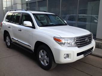 2012 Toyota Land Cruiser Photos