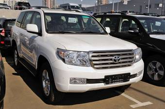 2012 Toyota Land Cruiser Photos