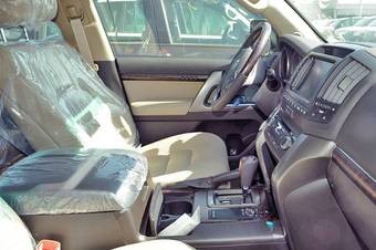 2012 Toyota Land Cruiser Photos