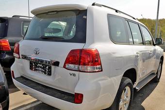 2012 Toyota Land Cruiser Pictures