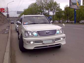 2000 Toyota Land Cruiser Cygnus Pictures