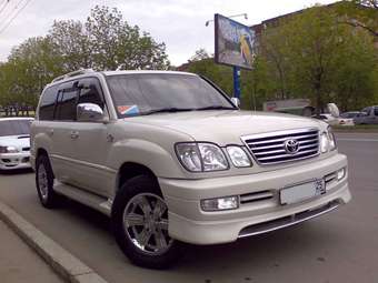 2000 Toyota Land Cruiser Cygnus Photos