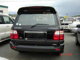 2001 Toyota Land Cruiser Cygnus Photos