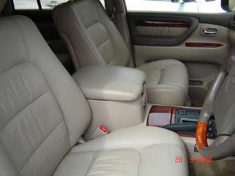 2001 Toyota Land Cruiser Cygnus Photos