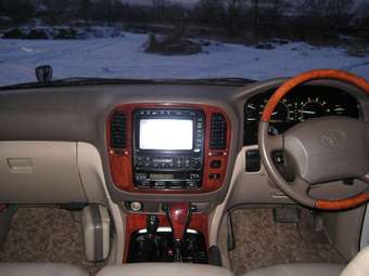 2001 Toyota Land Cruiser Cygnus Photos