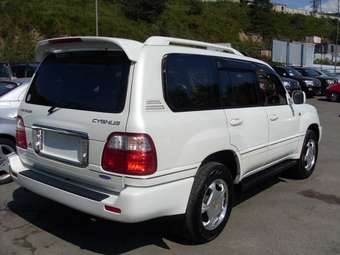 2002 Toyota Land Cruiser Cygnus Photos