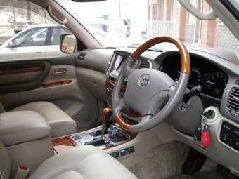 2002 Toyota Land Cruiser Cygnus Photos