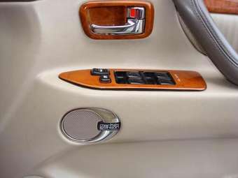 2003 Toyota Land Cruiser Cygnus Pictures