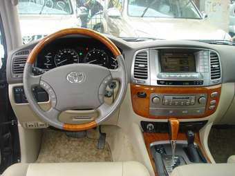 2004 Toyota Land Cruiser Cygnus Photos