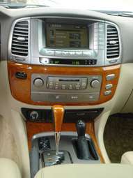 2004 Toyota Land Cruiser Cygnus Pictures