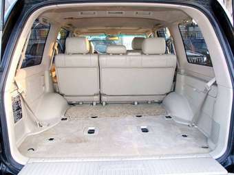 2004 Toyota Land Cruiser Cygnus Photos