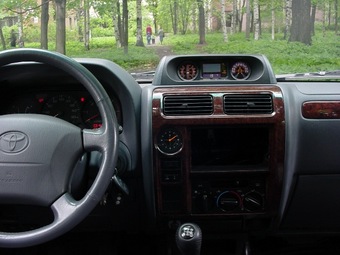 2001 Toyota Land Cruiser Prado Pictures