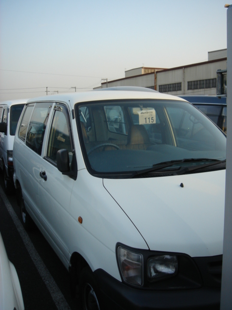 2000 Toyota Lite Ace Pictures