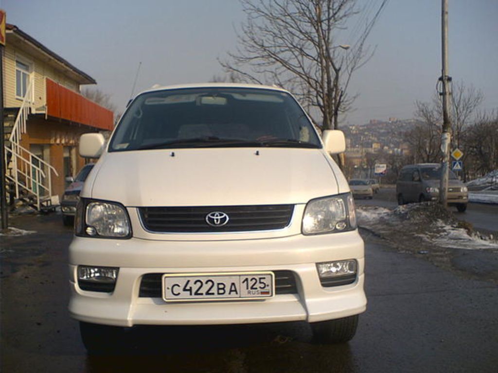 2000 Toyota Lite Ace Noah