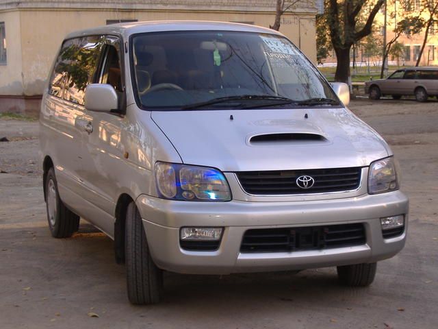 2000 Toyota Lite Ace Noah