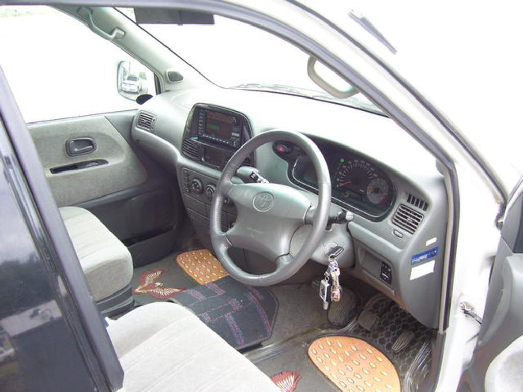 2000 Toyota Lite Ace Noah