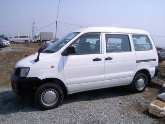 2005 Toyota Lite Ace Noah Pictures