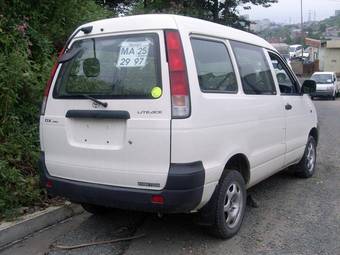 2005 Toyota Lite Ace Noah Photos