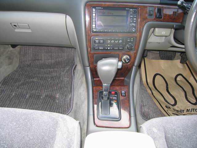 1999 Toyota Mark II Images