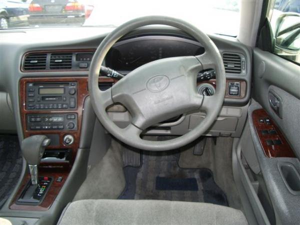 2000 Toyota Mark II Photos