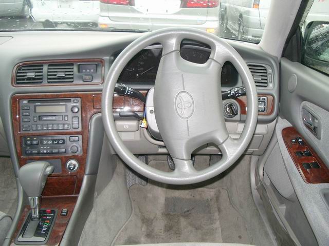 2000 Toyota Mark II Pictures