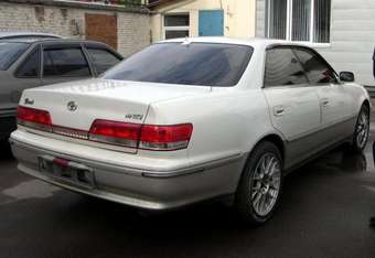 2000 Toyota Mark II Photos