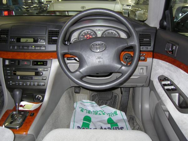 2001 Toyota Mark II Pictures