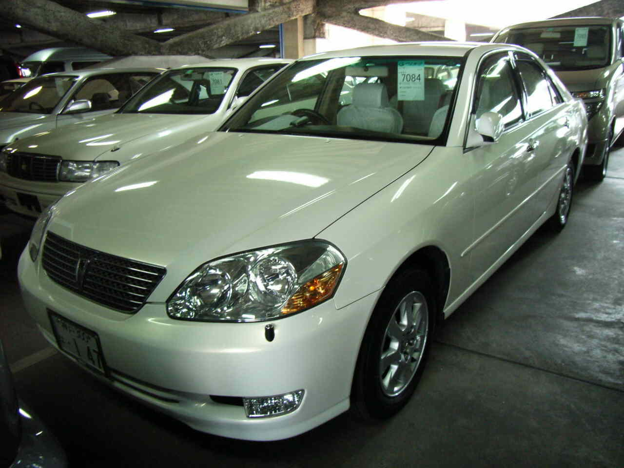 2001 Toyota Mark II Photos