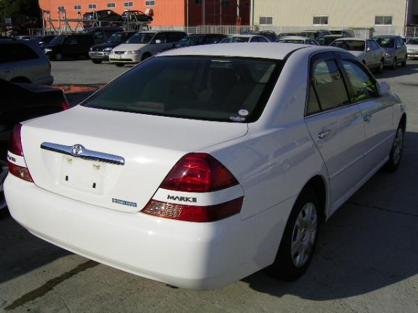 2002 Toyota Mark II Pictures