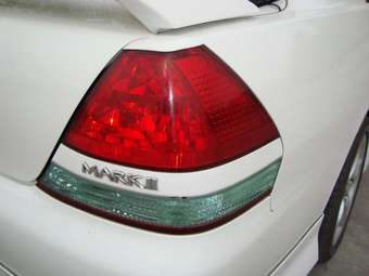 2002 Toyota Mark II Photos
