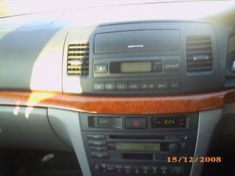2002 Toyota Mark II Photos
