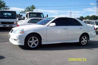 2002 Toyota Mark II Photos