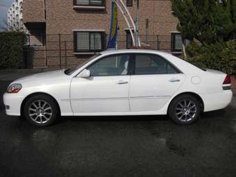 2004 Toyota Mark II Photos