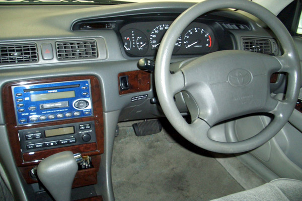 2001 Toyota Mark II Wagon Qualis Pictures
