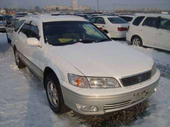 2001 Toyota Mark II Wagon Qualis Pictures