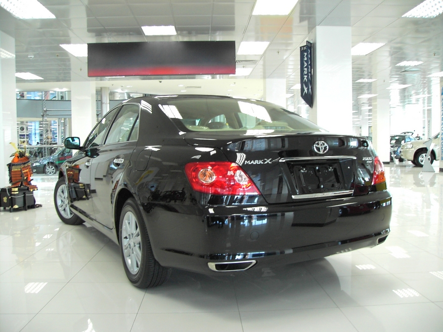 2005 Toyota Mark X Pictures